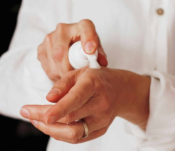 Quels sont les avantages de l'utilisation d'une lotion à la camomille pour les peaux sensibles ?