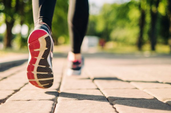 Baskets basses de running : optez pour la marque Serge Blanco